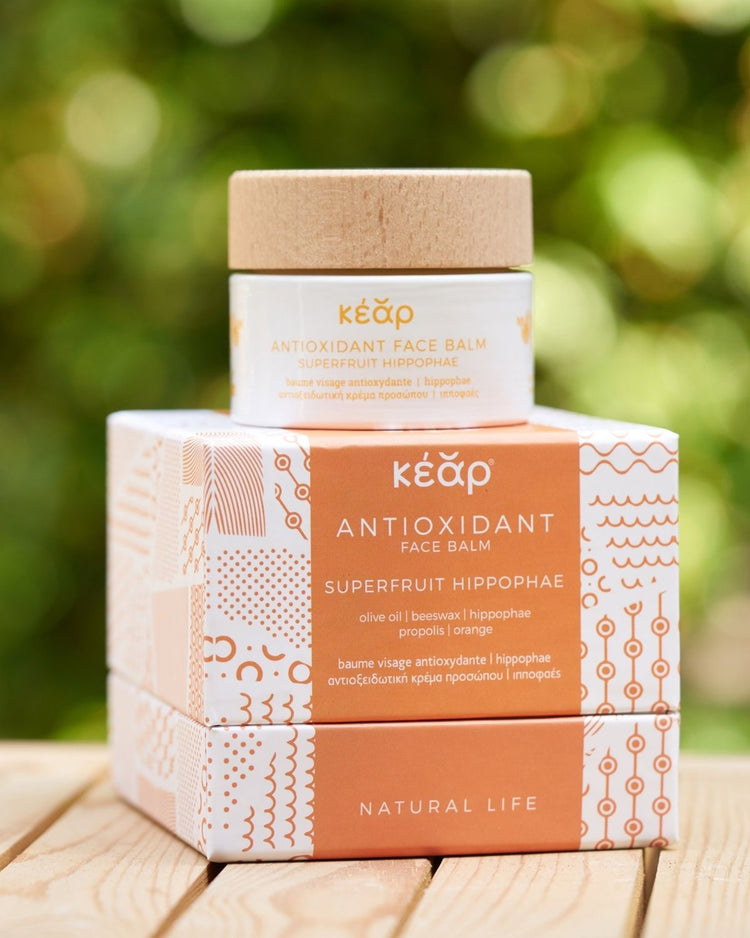 face balm - AntiOxidant Face Balm skyddar huden mot fria radikaler, toxiner och miljöföroreningar.

Eoner av skönhetshemligheter har nu återupptäckts i hållbar grekisk hudvård. Inspirerad av gamla kosmetiska formuleringar erbjuder Kear ren hudvård som respekterar hudens hälsa och återställer dess naturliga skönhet. AntiOxidant Face Balm är en mycket koncentrerad, återfuktande, antioxidant- och vitaminrik multiprodukt mot ålderstecken.

Rik på havtornsbär, ett mångfaldigt näringsstjärnskott som bromsar åldri