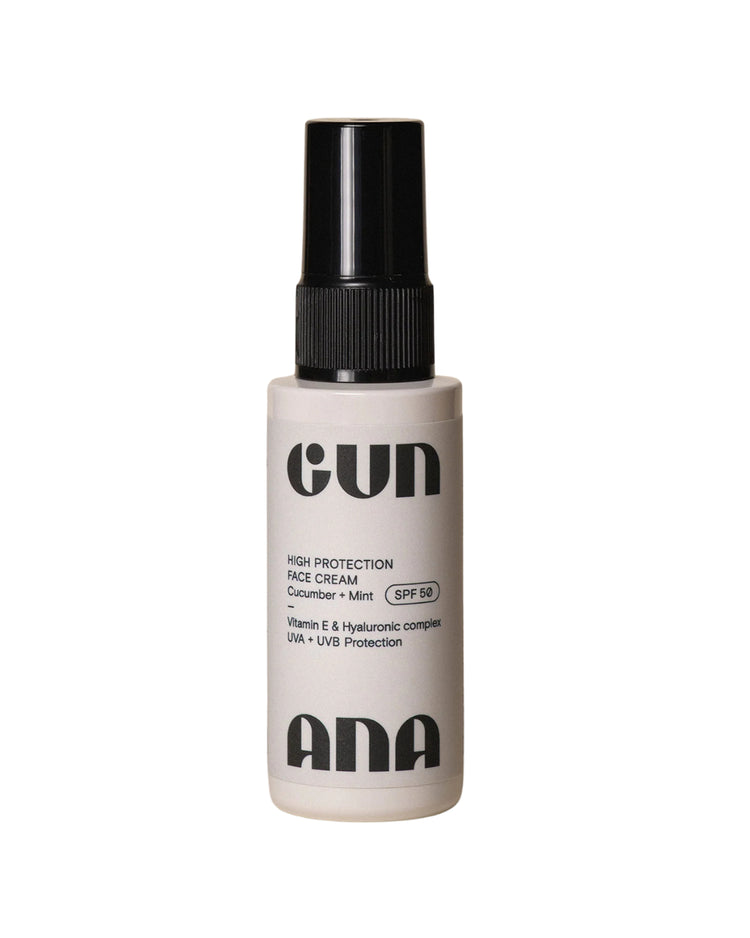 
Gun Ana Face Cream SPF 50 är en daglig ansiktskräm som fungerar som en kraftfull skyddsbarriär mot UVA-, UVB- och HEV-ljus.